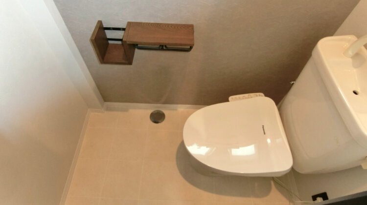 温水洗浄便座を交換した施工後のトイレ
